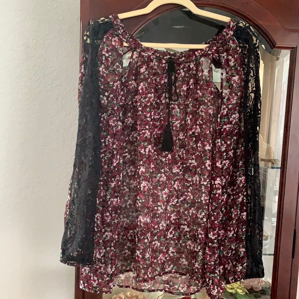 Women’s Jessica Simpson Floral/Lace Top Size L
